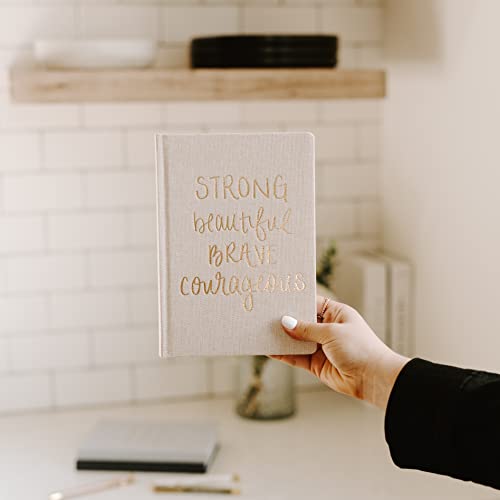 Sweet Water Decor Lindo cuaderno de composición con forro motivacional para mujeres, 100 páginas rayadas para escribir, diario con cubierta inspiradora de tela (fuerte, hermoso, valiente y valiente)