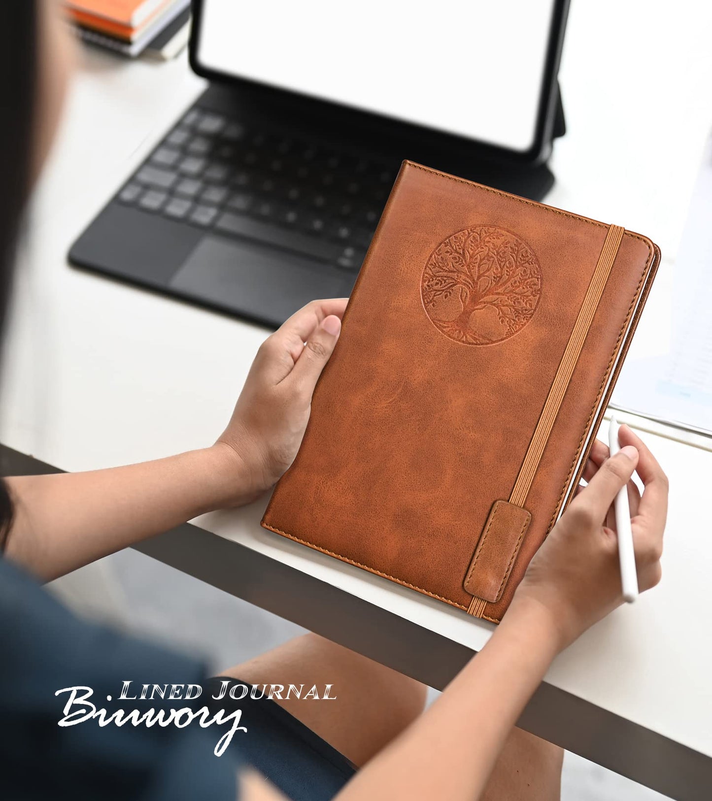 Biuwory Cuaderno forrado para mujeres y hombres, 256 páginas A5, diarios de cuero de tapa dura para escritura, viajes, negocios, trabajo y escuela, cuadernos universitarios con rayas para tomar notas, bloc de notas de 5,7 x 8,3 pulgadas (marrón)