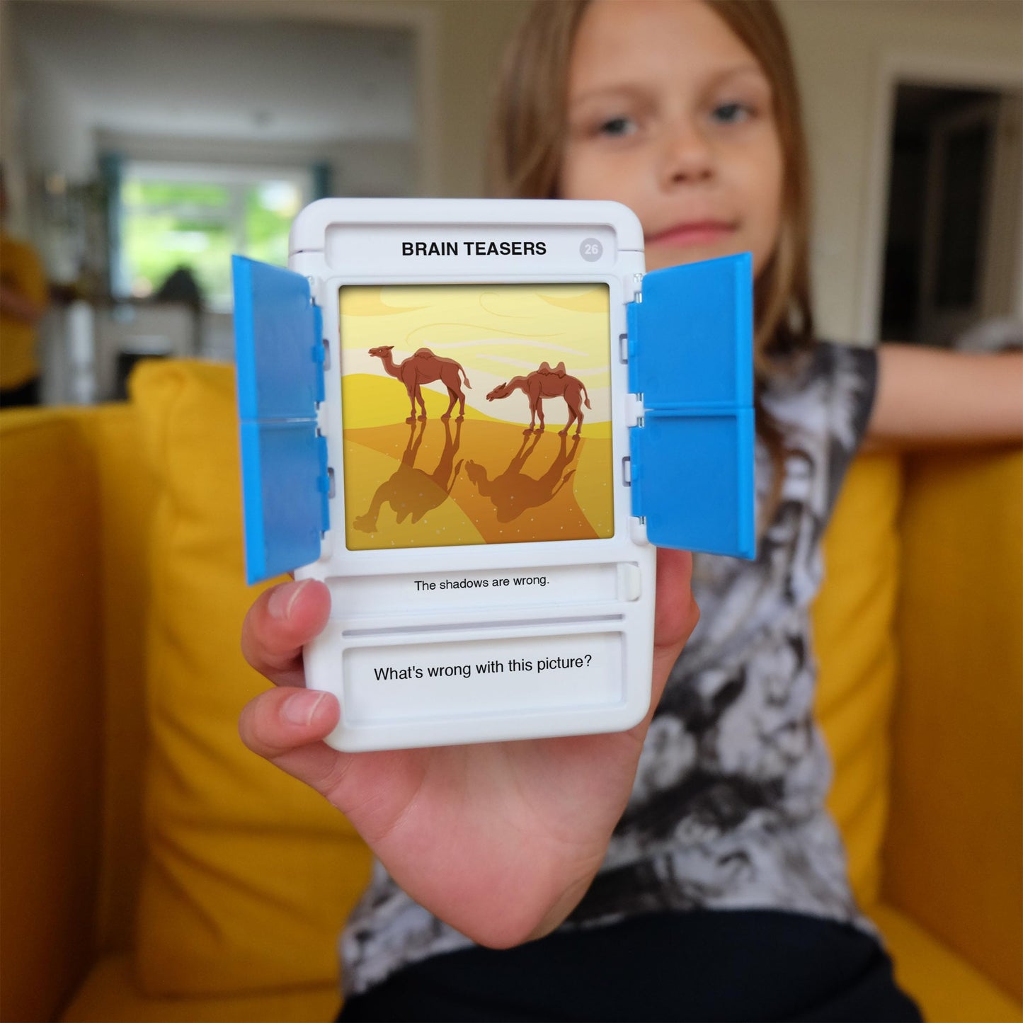 Juego de viaje 100 PICS Brain Teasers - Resuelve 100 rompecabezas | Tarjetas flash con estuche de revelación de diapositivas | Juego de cartas, regalo, relleno de calcetines | Horas de diversión para niños y adultos | Edad 6+
