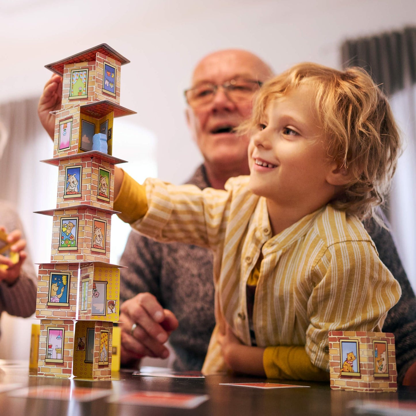 HABA Rhino Hero Game - Juegos de cartas para niños, ideal para edades de 5 años en adelante - La heroica aventura del juego de cartas apilable Rhino Hero - Ganador del triple premio