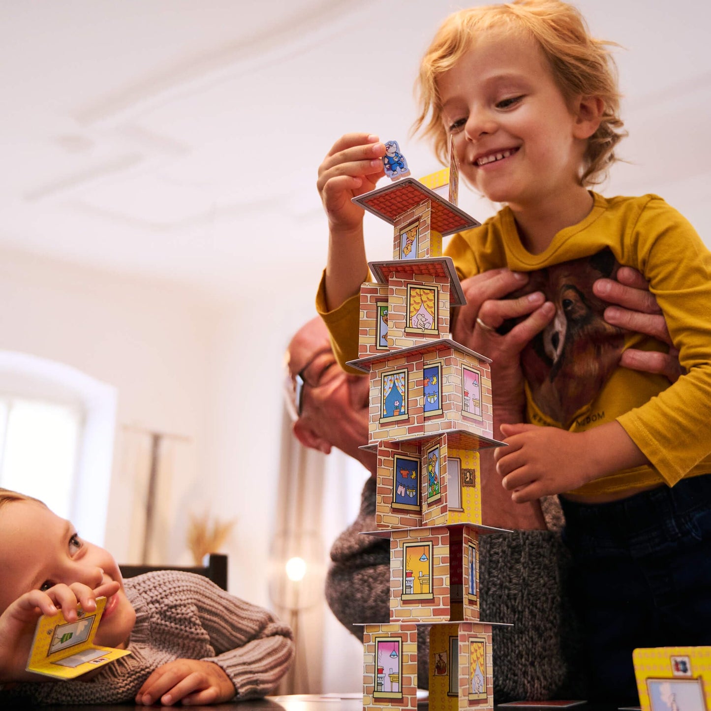 HABA Rhino Hero Game - Juegos de cartas para niños, ideal para edades de 5 años en adelante - La heroica aventura del juego de cartas apilable Rhino Hero - Ganador del triple premio